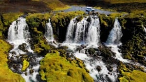 auto_am_wasserfall_1920_c_gruener_web