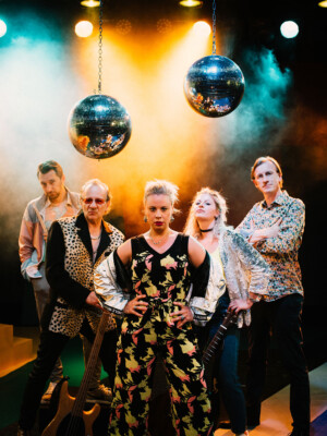 F_Katie_Stra_er_und_Band_c_Ingo_Pertramer_web