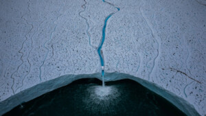 6-river-eiskante-photographer-yann-arthus-bertrand_2-large