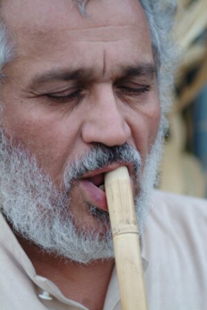 Mohammad_Eghbal_playing_the_Ney_2