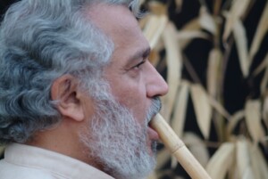 Mohammad_Eghbal_playing_the_Ney_1