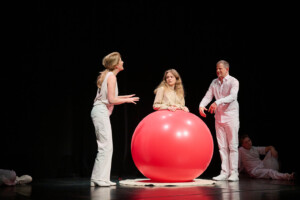 Theater-Ecce-Thinderella-Oval-_DSC3750-FOTO-FLAUSEN_Verkleinert