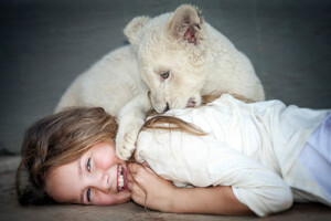 MiaUndDerWeisseLwe_004_web