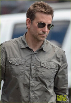 bradley-cooper-gets-into-character-on-the-mule-set-01_web