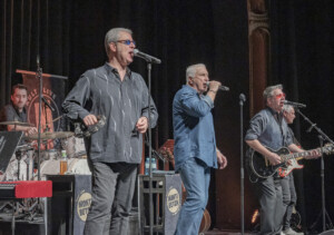 Pressefoto_Auf_dem_roten_Stuhl_LIVE_Show_Hans_Krankl_MUSIK_c_Peter_Koppensteiner_web1