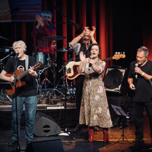 F_2401_JLT_AcrossTheUniverse_c_MichaelJurtin