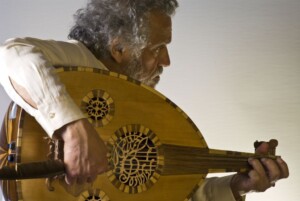 Mohammad_Eghbal_mit_Oud_