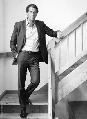 Julian_Nida_JNR schwarz weiß Treppe_web